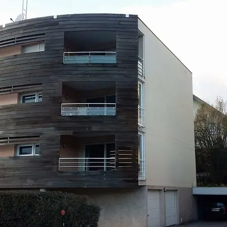 Le Au Bord Du *